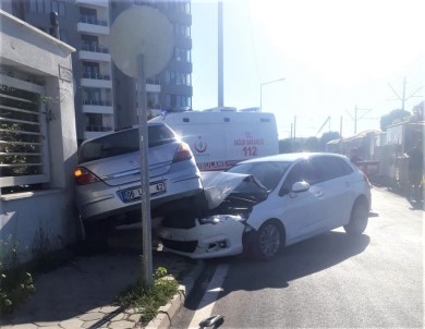Eskişehir'de Otomobiller Çarpıştı Açıklaması 2 Yaralı