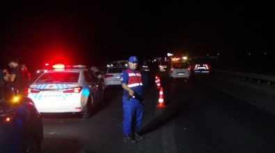 Kazada Önlem Alan Jandarma Uzman Çavuş'a Araç Çarptı
