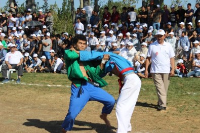 Kuraş Şampiyonası'nda Şampiyonlar Belli Oldu