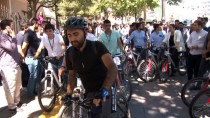TÜRK BAYRAĞI - AK Parti Ankara İl Gençlik Kolları'ndan Bisikletli Kutlama
