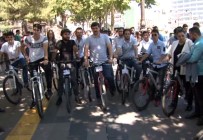 TÜRK BAYRAĞI - AK Parti'nin 17. Yaşına Bisikletli Kutlama