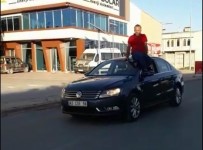 TRAFİK KANUNU - Arabayı Tavanına Oturup Kullanan Sürücüye Ceza