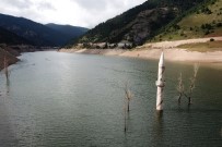 GELEVERA DERESI - Baraj Suları Çekilince Köy Ortaya Çıktı