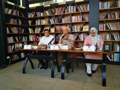 Çınarlı Kitap Kafe'de Yazarların Söyleşi