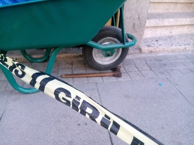 'Eşime Baktın' dedi baltayla saldırdı