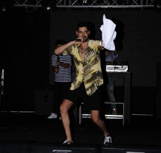 İdo Tatlıses'den Kanguru Dansı