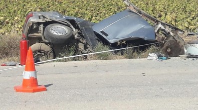 İki Otomobil Kafa Kafaya Çarpıştı Açıklaması 2 Ölü, 2 Yaralı