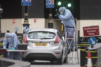 İngiltere'de Bir Araç Yayaların Arasına Daldı Açıklaması 3 Yaralı