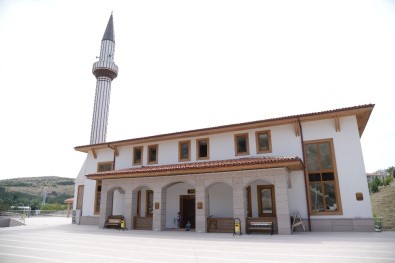 Pursaklar'daki Şehitlik Camii İbadete Açıldı