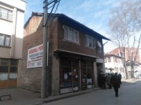 TURGUTALP - Trafiği Aksatan Bina Yıkıldı