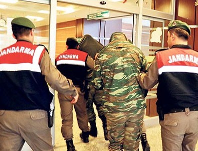 Yunan askerler serbest bırakıldı