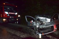 SALİH AKTAŞ - Ciple Hafif Ticari Araç Çarpıştı Açıklaması 4 Yaralı