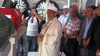 Eski Bakan Özsoy'un Cenazesi Afyonkarahisar'da Toprağa Verildi