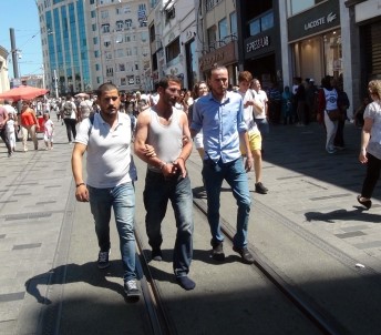 (Özel) Taksim Meydanı'nda Taciz İddiasına Gözaltı