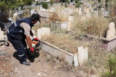 Siirt'te Mezarlıklar Bayrama Hazır