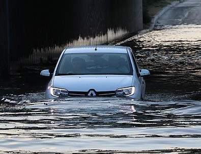 Adana'da Sulama Kanalı Taştı