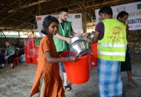 SAĞLIK OCAĞI - Arakanlı Müslümanlara Kurban Bayramı Öncesi İnsani Yardım