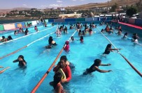YÜZME KURSU - Edremit'te Yaz Spor Okullarına Yoğun İlgi