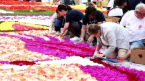 MEKSIKA - Grande Place Meydanı Latin Motifli Çiçek Halıya Bezendi