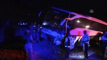 GÜNCELLEME - Van'da Otobüs İle Otomobil Çarpıştı Açıklaması 5 Ölü, 18 Yaralı