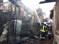 KALABA - Karaman'da Çıkan Yangında 3 Ev Kullanılamaz Hale Geldi