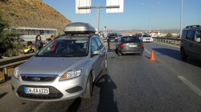 Kırıkkale'de 2 Otomobil Çarpıştı Açıklaması 4 Yaralı