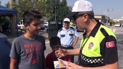 Aydın'da Çocuklardan Hatalı Sürücülere 'Kırmızı Düdüklü' Uyarı