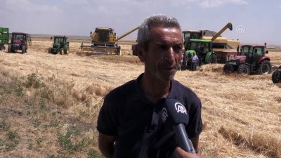 Ekmek Parası Uğruna 28 Senedir Muş Ovası'nın Yolunu Tutuyor