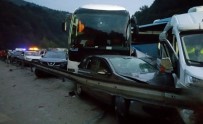 İnegöl'de Feci Kaza Açıklaması 1 Ölü, 15 Yaralı