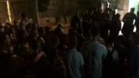 İsrail Polisi Mescid-İ Aksa Önündeki Filistinlilere Müdahale Etti