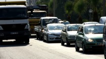 BAYRAM TATİLİ - Manisa'da Bayram Trafiği Yoğunluğu