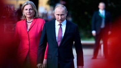 Putin'i Düğününe Davet Eden Avusturya Dışişleri Bakanı Kneissl'ın İstifası İstendi