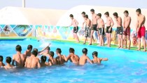 MAZLUM - Suriyeli Çocukların Havuz Keyfi