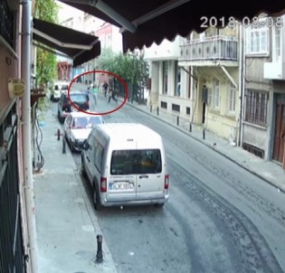 Taksim'de Kadını Sürükleyerek Kapkaç Yapan Zanlılar Yakalandı