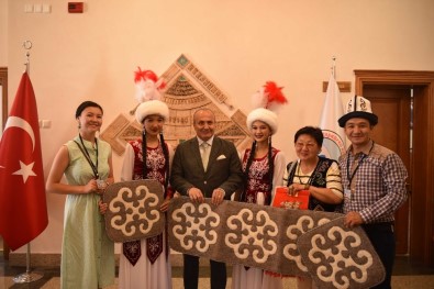 Taşköprü'de Yabancı Folklor Gruplarıyla Resepsiyon Yapıldı