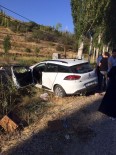 BAYRAM TATİLİ - Bayram Tatiline Giden Aile Kaza Yaptı Açıklaması 6 Yaralı