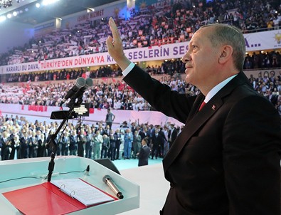 Cumhurbaşkanı Erdoğan yeniden genel başkan oldu