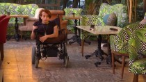 Engelli Oyuncudan Türk Lirasına Destek