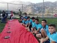 AYTAÇ DURAK - Kızıldağ Yaylasında Futbol Okulu Öğrencilerine Kebap Ziyafeti