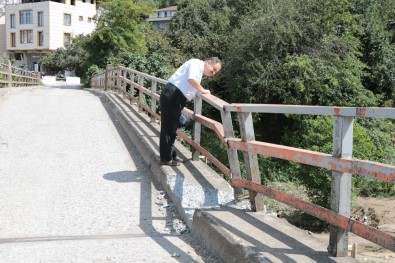 Köprü Yıkılma Riskine Karşı Trafiğe Kapatıldı