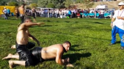 Tosya Yağlı Güreşleri'nde Başpehlivan Orhan Okulu Oldu