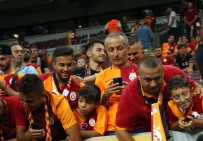 Galatasaray 99 Gün Sonra Taraftarıyla Buluştu