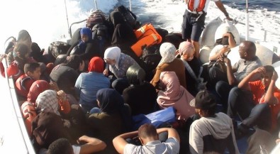 İzmir'de 85 Kaçak Göçmen Yakalandı