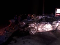 SARAYBAHÇE - Otomobil Park Halindeki Tıra Çarptı: 3 Ölü