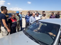 TABUR KOMUTANLIĞI - Vali Ustaoğlu Ve Kaymakam Özkan Çocuklara Kırmızı Düdük Ve Şapka Dağıttı