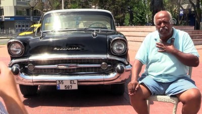 Klasik Otomobiline Gözü Gibi Bakıyor