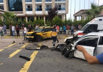 SAHİL YOLU - Ordu'da Ticari Taksi İle Otomobil Çarpıştı Açıklaması 8 Yaralı