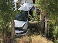 Otomobil Şarampole Uçtu Açıklaması 2 Ölü, 3 Yaralı