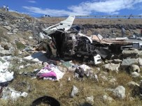 TIR ŞOFÖRÜ - Traktörle Çarpışan Tır Paramparça Oldu Açıklaması 1 Ölü, 2 Yaralı