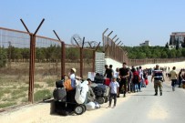 ÖNCÜPINAR - Ülkelerine Gitmek İsteyen Suriyeliler Öncüpınar'a Akın Etti